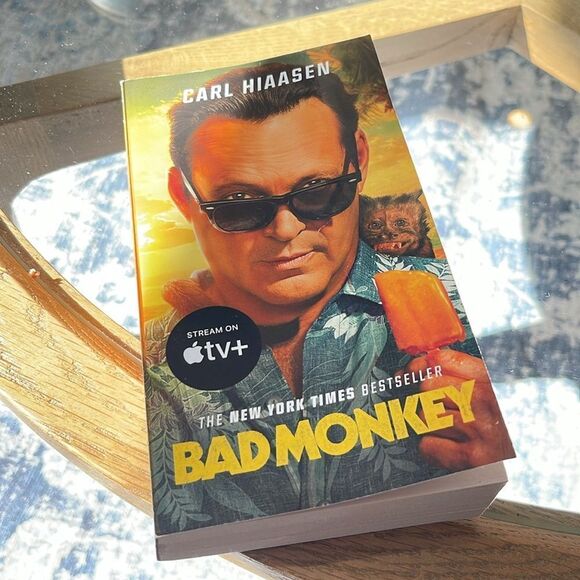 Bad Monkey a book by Carl Hiaason - Picture 2 of 7